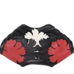 Lambskin Applique Lotus Flower De Manta Clutch